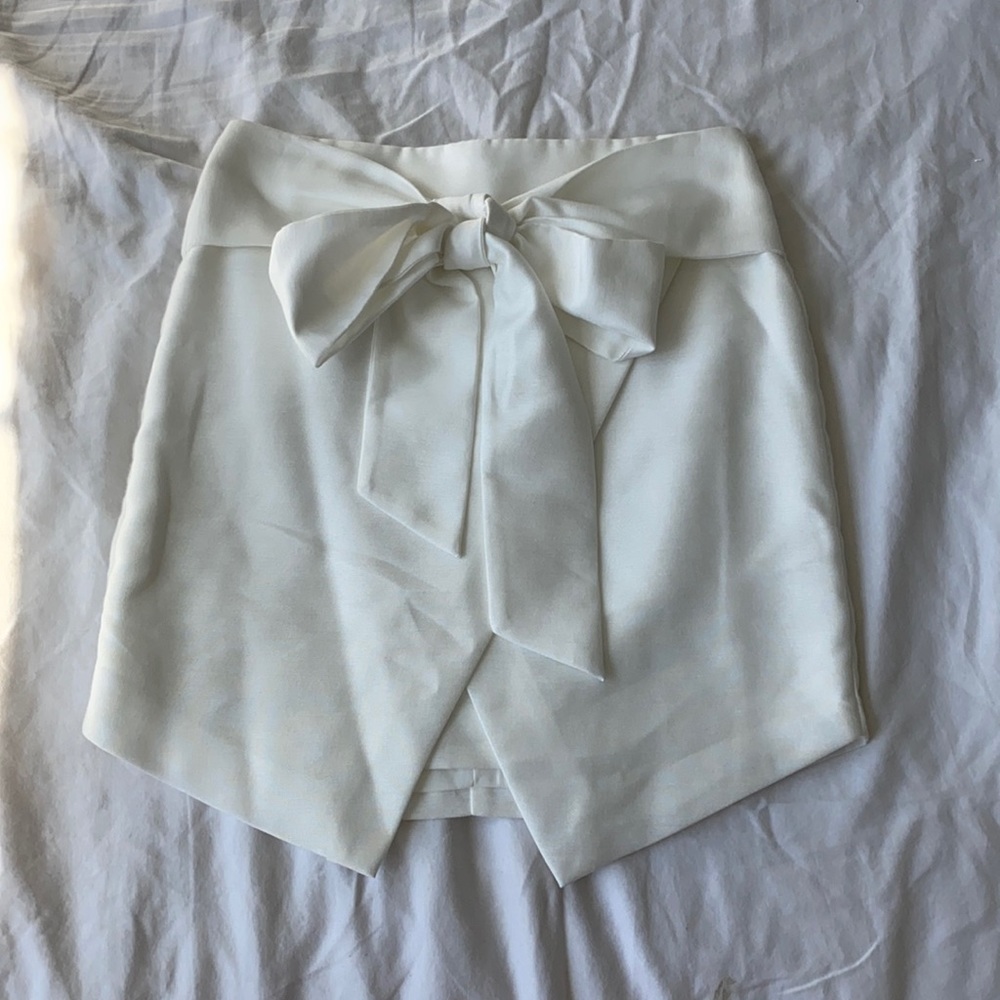 White bow skirt